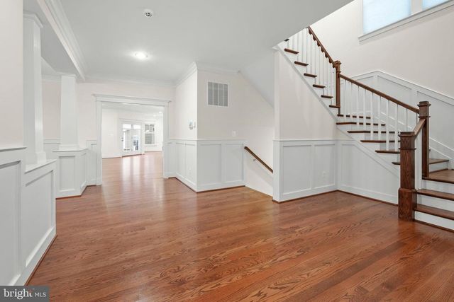 217 PLEASANT ST SW, Vienna, VA 22180