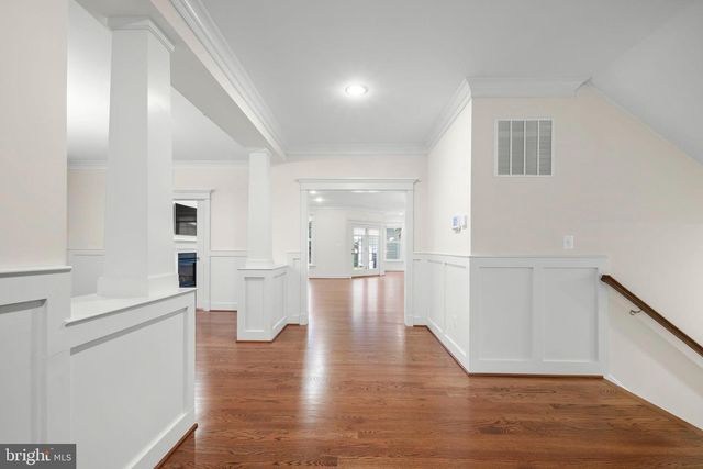 217 PLEASANT ST SW, Vienna, VA 22180