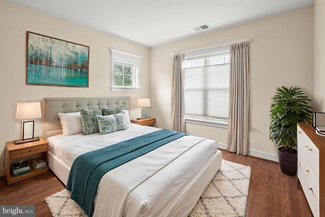 217 PLEASANT ST SW, Vienna, VA 22180