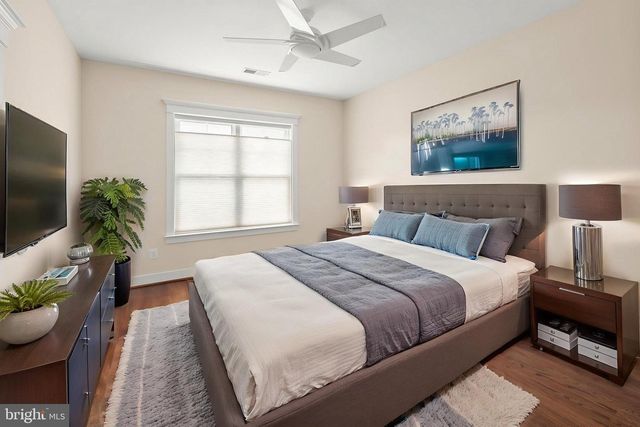 217 PLEASANT ST SW, Vienna, VA 22180