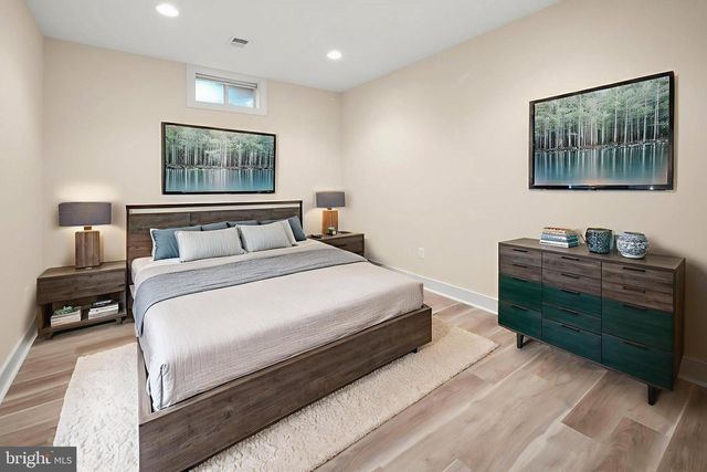 217 PLEASANT ST SW, Vienna, VA 22180