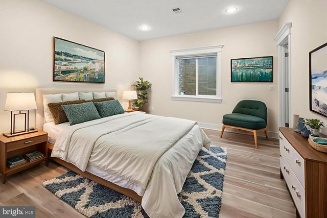 217 PLEASANT ST SW, Vienna, VA 22180