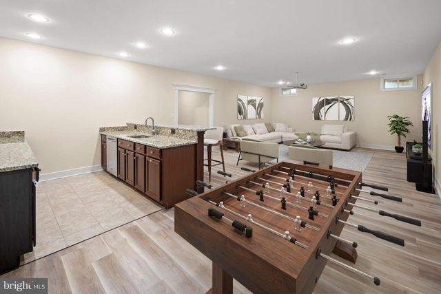 217 PLEASANT ST SW, Vienna, VA 22180