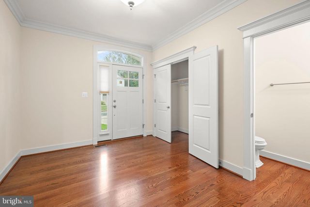 217 PLEASANT ST SW, Vienna, VA 22180