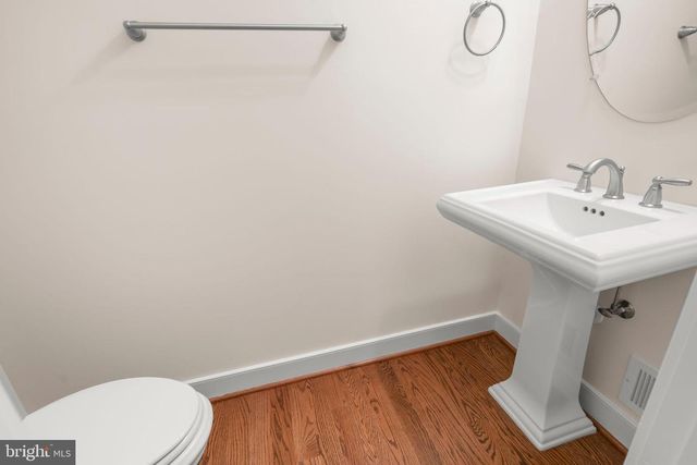 217 PLEASANT ST SW, Vienna, VA 22180