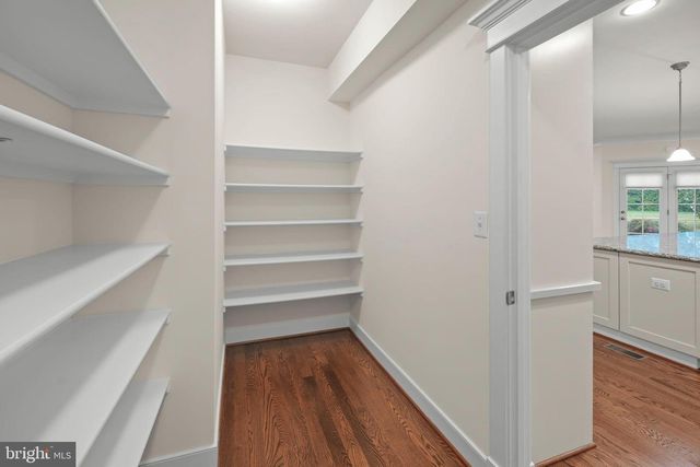 217 PLEASANT ST SW, Vienna, VA 22180