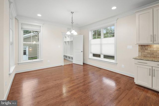 217 PLEASANT ST SW, Vienna, VA 22180