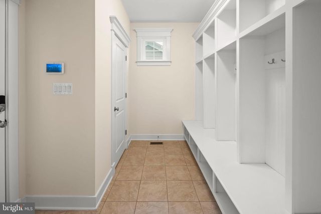 217 PLEASANT ST SW, Vienna, VA 22180