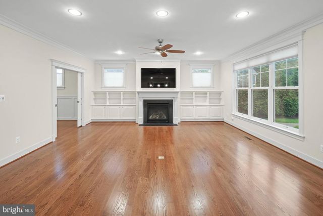 217 PLEASANT ST SW, Vienna, VA 22180