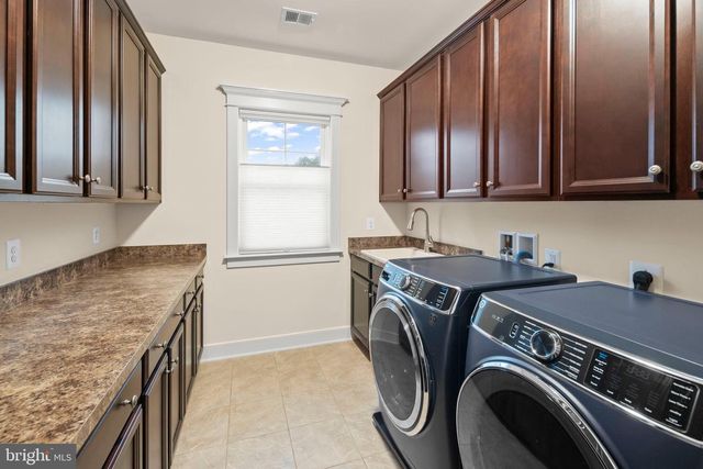 217 PLEASANT ST SW, Vienna, VA 22180