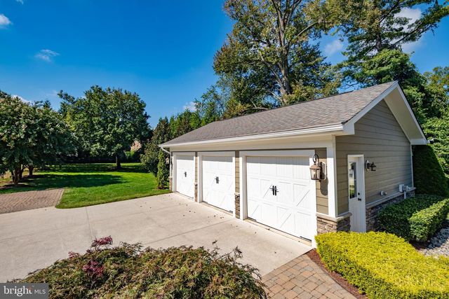 217 PLEASANT ST SW, Vienna, VA 22180