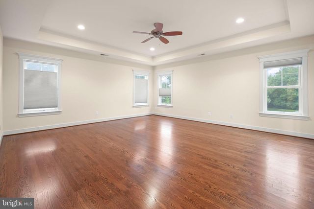 217 PLEASANT ST SW, Vienna, VA 22180