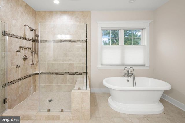 217 PLEASANT ST SW, Vienna, VA 22180