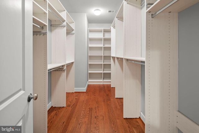 217 PLEASANT ST SW, Vienna, VA 22180