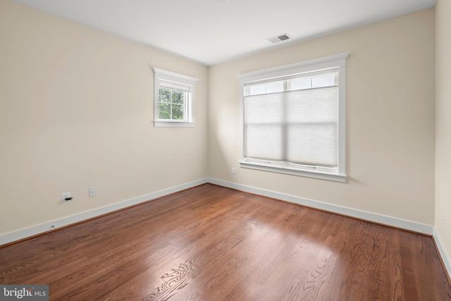 217 PLEASANT ST SW, Vienna, VA 22180