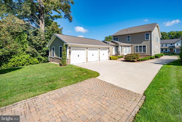 217 PLEASANT ST SW, Vienna, VA 22180