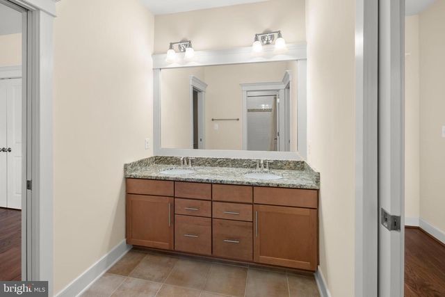 217 PLEASANT ST SW, Vienna, VA 22180