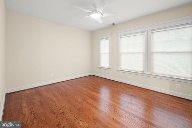 217 PLEASANT ST SW, Vienna, VA 22180