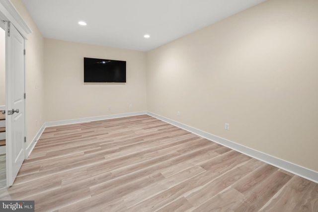 217 PLEASANT ST SW, Vienna, VA 22180