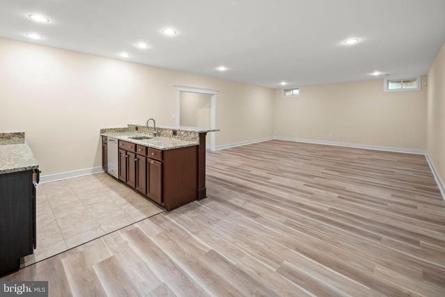 217 PLEASANT ST SW, Vienna, VA 22180