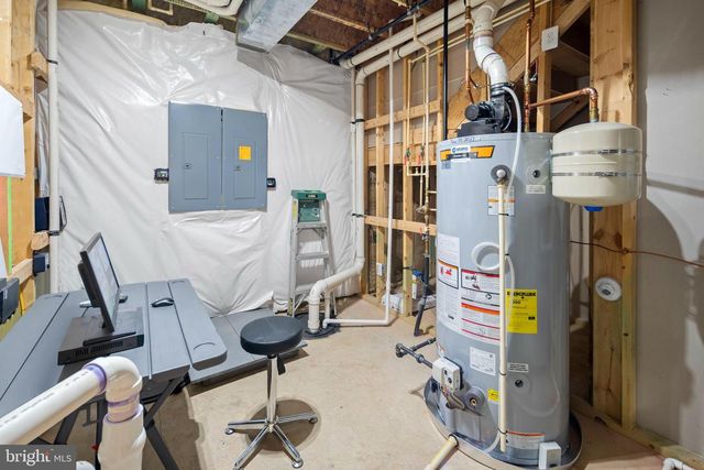 217 PLEASANT ST SW, Vienna, VA 22180