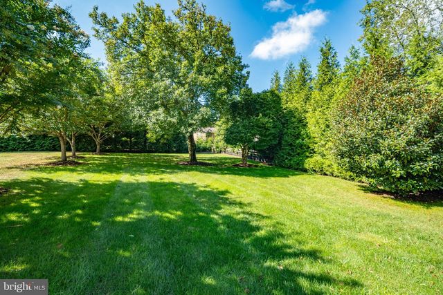 217 PLEASANT ST SW, Vienna, VA 22180