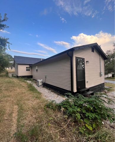 506 Hill Avenue, Ava, MO 65608