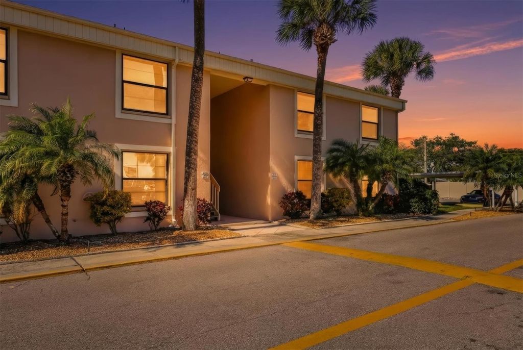 6343 MANATEE AVENUE W, Bradenton, FL 34209