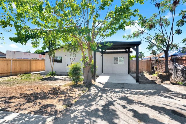 12559 W E, Biola, CA 93606