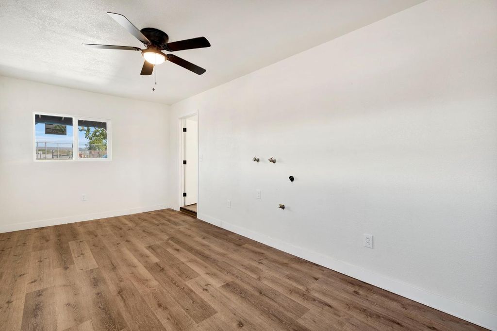 Image 14 of property listing at 12559 W E, Biola, CA 93606