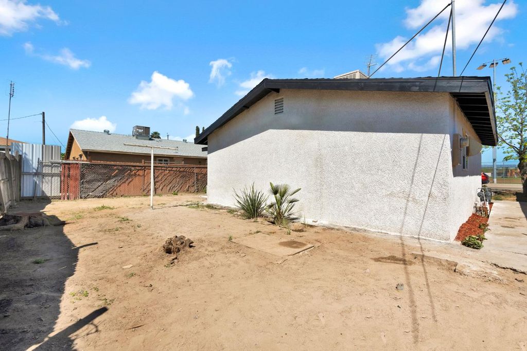 Image 21 of property listing at 12559 W E, Biola, CA 93606