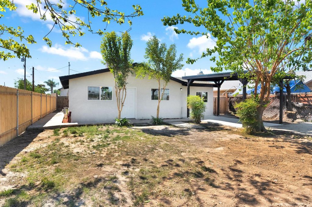 Image 3 of property listing at 12559 W E, Biola, CA 93606