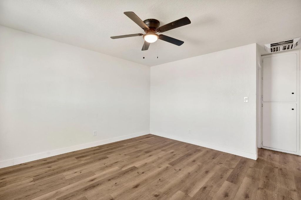 Image 5 of property listing at 12559 W E, Biola, CA 93606