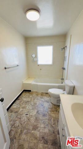 383 Redondo Avenue D, Long Beach, CA 90814