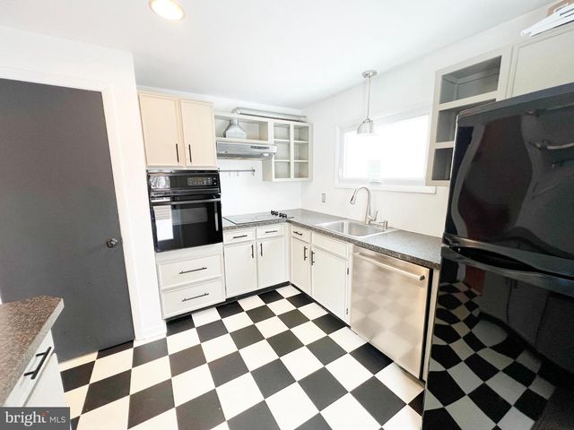 450 LINDEN AVE, Doylestown, PA 18901