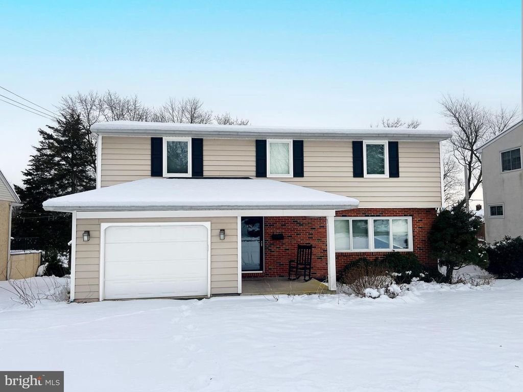 450 LINDEN AVE, Doylestown, PA 18901