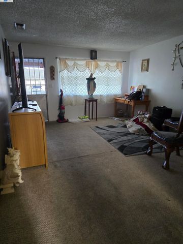 6933 Kermit Ln, Stockton, CA 95207