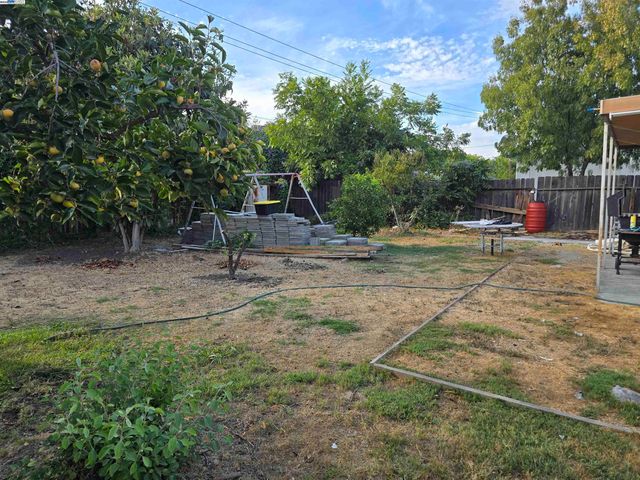 6933 Kermit Ln, Stockton, CA 95207