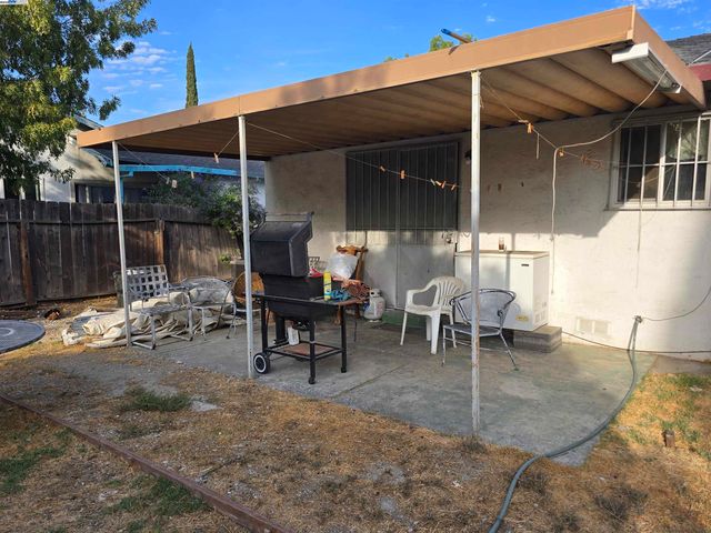 6933 Kermit Ln, Stockton, CA 95207