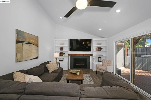 491 Santander Dr, San Ramon, CA 94583