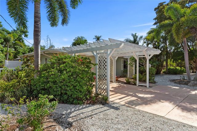 7860 HOLIDAY DRIVE, Sarasota, FL 34231
