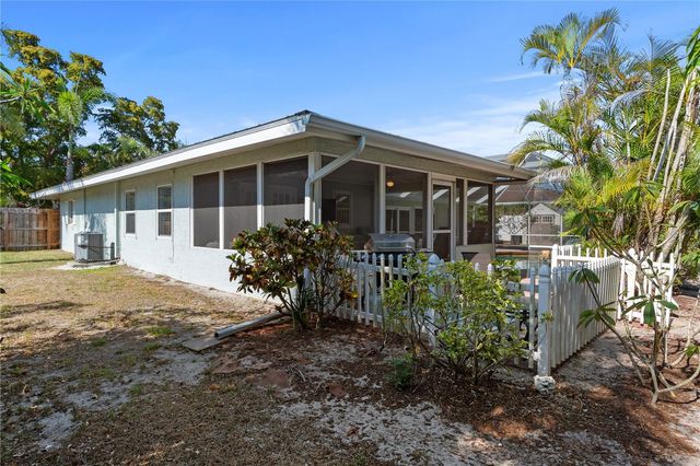 7860 HOLIDAY DRIVE, Sarasota, FL 34231