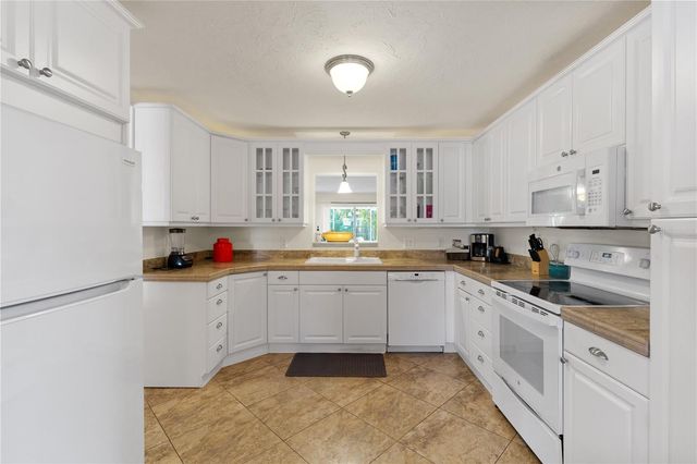 7860 HOLIDAY DRIVE, Sarasota, FL 34231