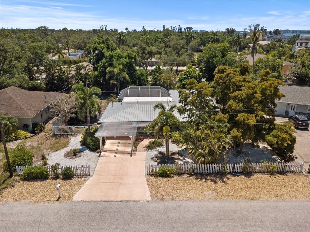 7860 HOLIDAY DRIVE, Sarasota, FL 34231