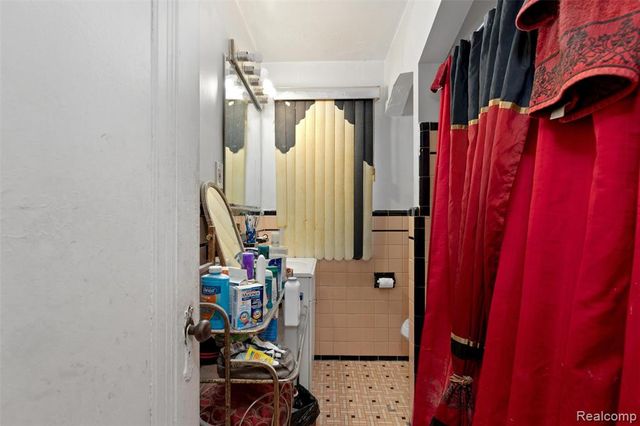 9222 Hartwell, Detroit, MI 48228