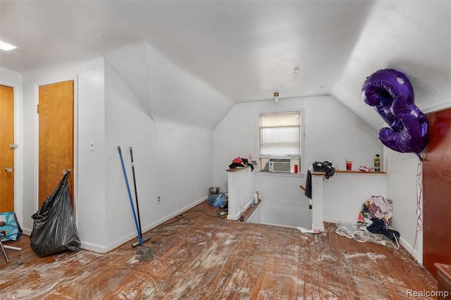 9222 Hartwell, Detroit, MI 48228