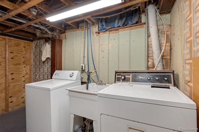 9222 Hartwell, Detroit, MI 48228