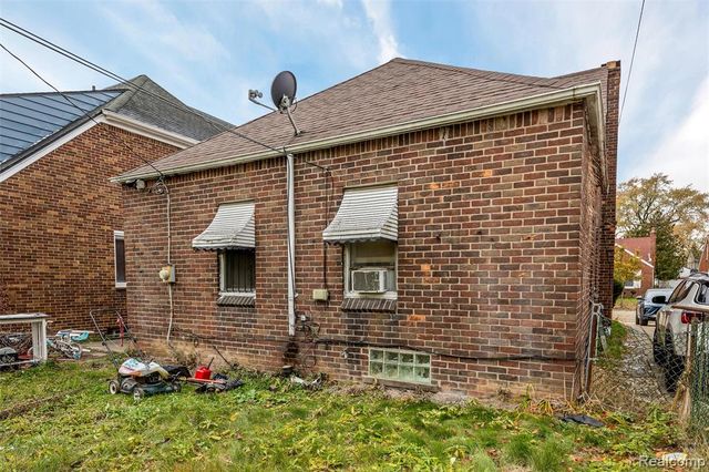 9222 Hartwell, Detroit, MI 48228