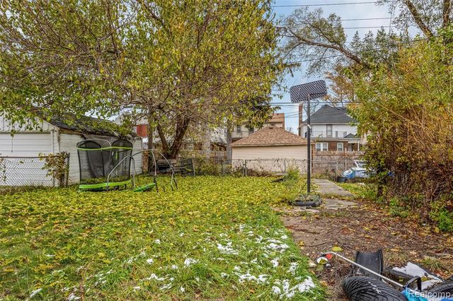 9222 Hartwell, Detroit, MI 48228