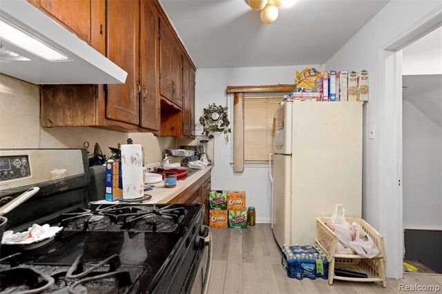 9222 Hartwell, Detroit, MI 48228